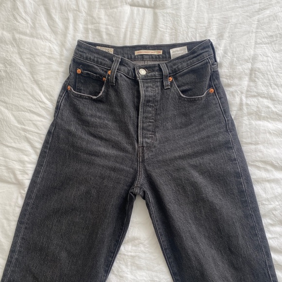 Levis Ribcage High Rise Jeans - Picture 2 of 3